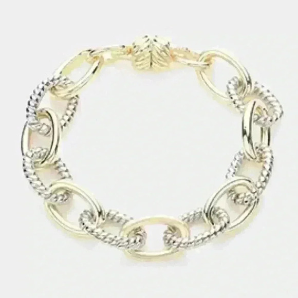 14K GP Two Tone Oval Link Chain Bracelet
Magnetic Closure - Picture 2 of 2